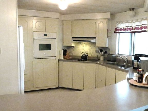 5th image of 1402 22nd St NE Unit 212