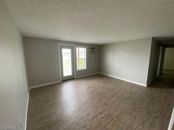 2nd image of 1155 N Elm St #C
