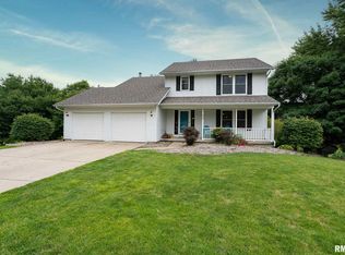 310 E Brownlie Ln, Long Grove, IA 52756
