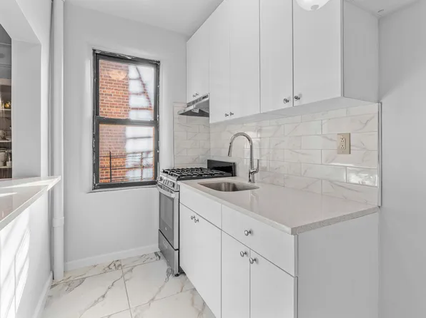 30-83 Crescent Street image 3 of 17