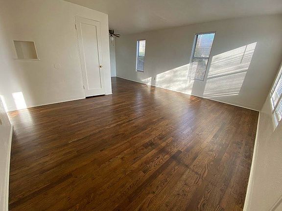 5th image of 610 NE Polk St