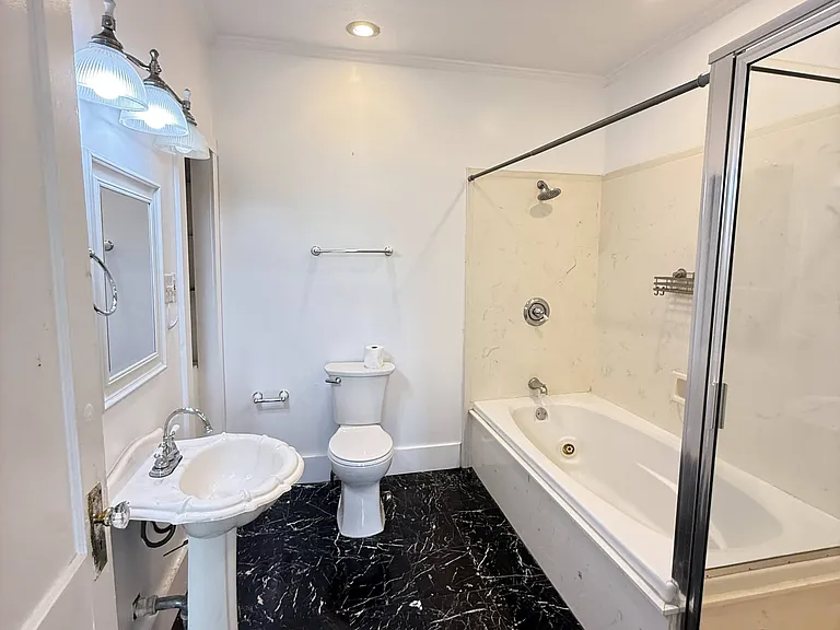7800 Saint Charles Ave #B — Photo 12