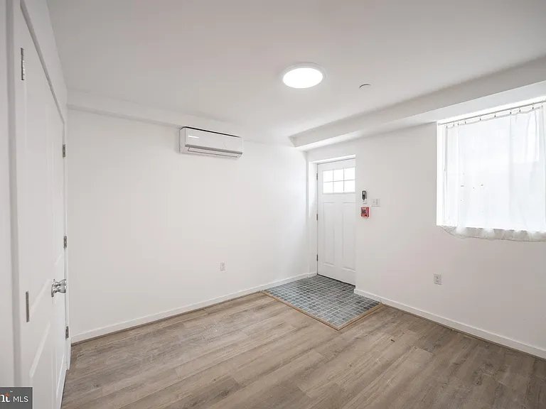 711 W Thompson St #1F — Photo 11