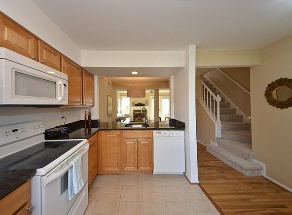 4th image of 2536 S Arlington Mill Dr #5