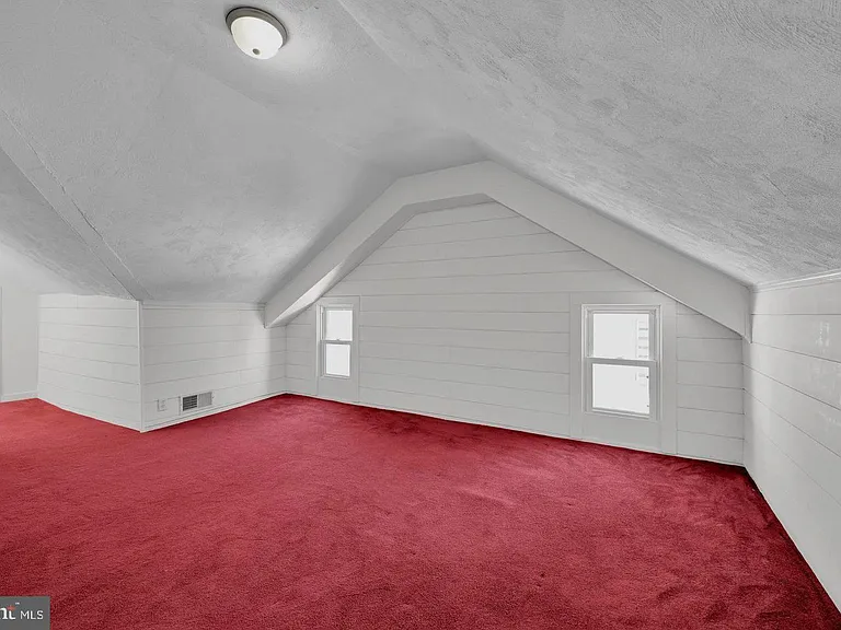 129 N Railroad St — Photo 11