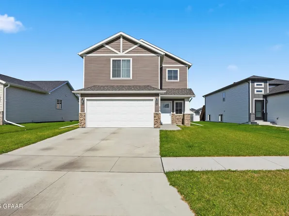 974 David Dr, Grand Forks, ND 58201