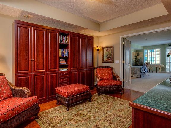 3rd image of 555 5th Ave NE Penthouse 1