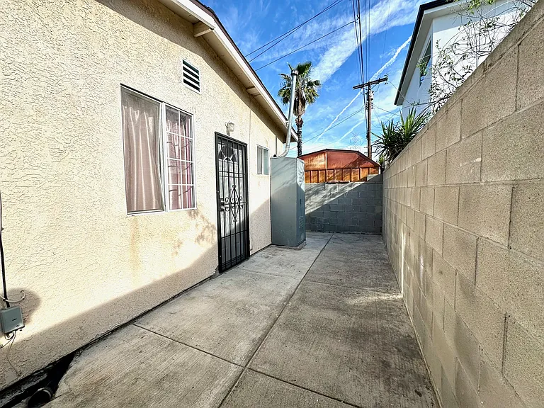 6634 1/2 Camellia Ave #1/2 — Photo 17
