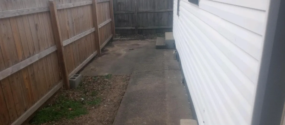 Entrance with Privacy Fence - 439 Center St #439B
