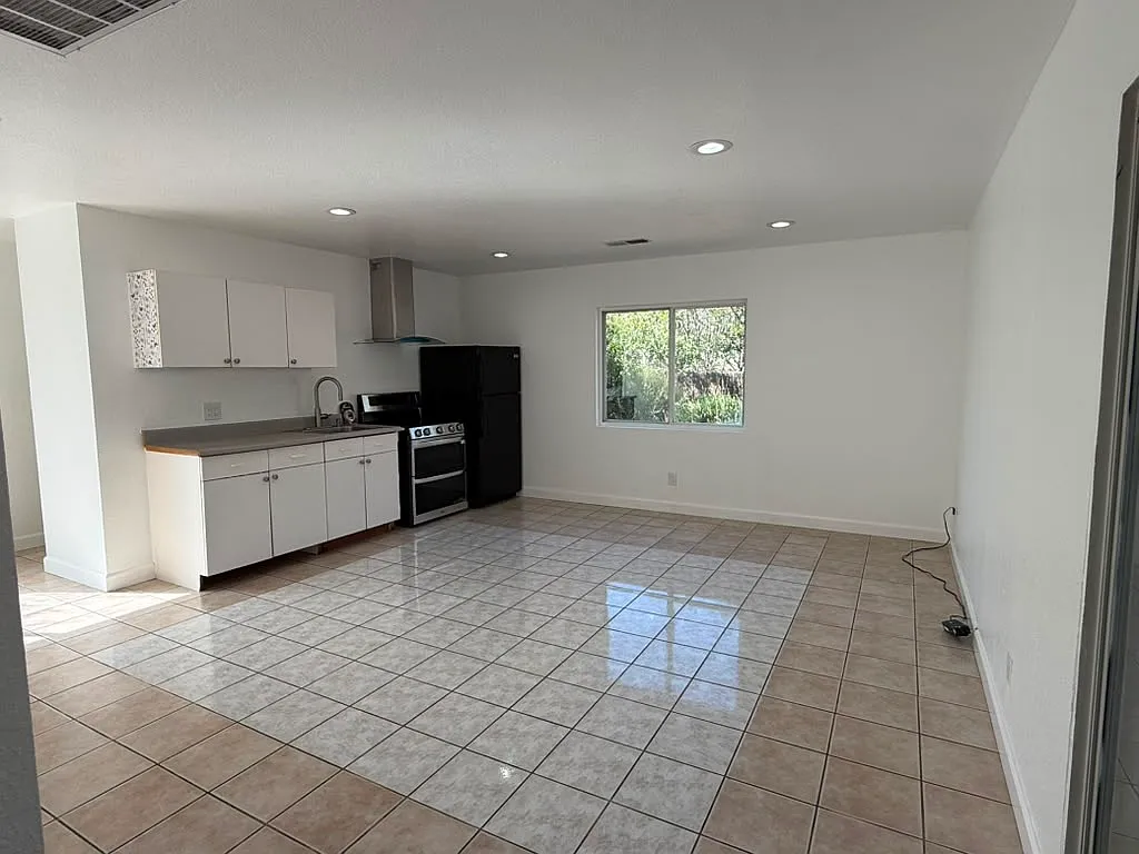2 bed, 900 sqft, $2,500 — Photo 4