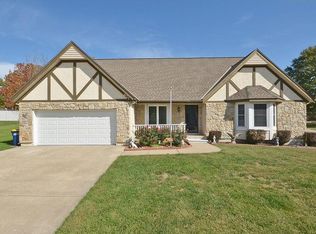 621 Harborview Dr, Smithville, MO 64089