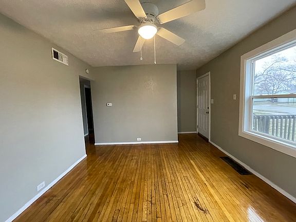 3rd image of 4504 Meadow Ln