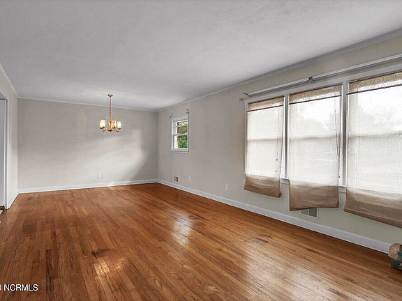 4th image of 1609 Robert E Lee Drive