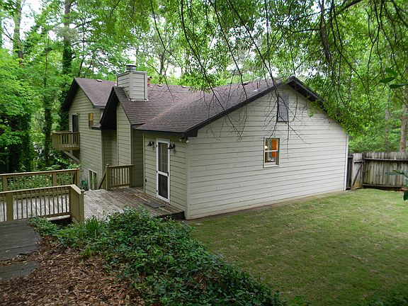 upper fencedback yard & deck