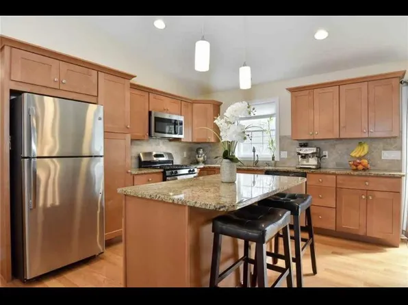 17 Meadowrue Trail, Saunderstown, RI 02874