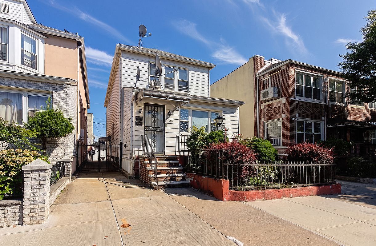 はしぴ 7111 19th Ave, Brooklyn, NY 11204 | MLS #S1841435 | Zillow