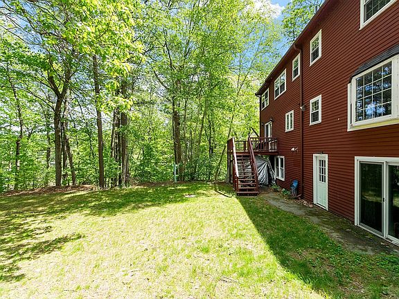 5th image of 8 Scott Rd