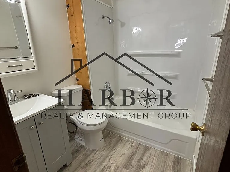 24 W Main St #4 — Photo 10