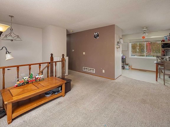 4th image of 3216 Oxford Dr