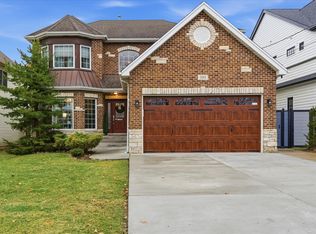 395 S Scott St, Elmhurst, IL 60126