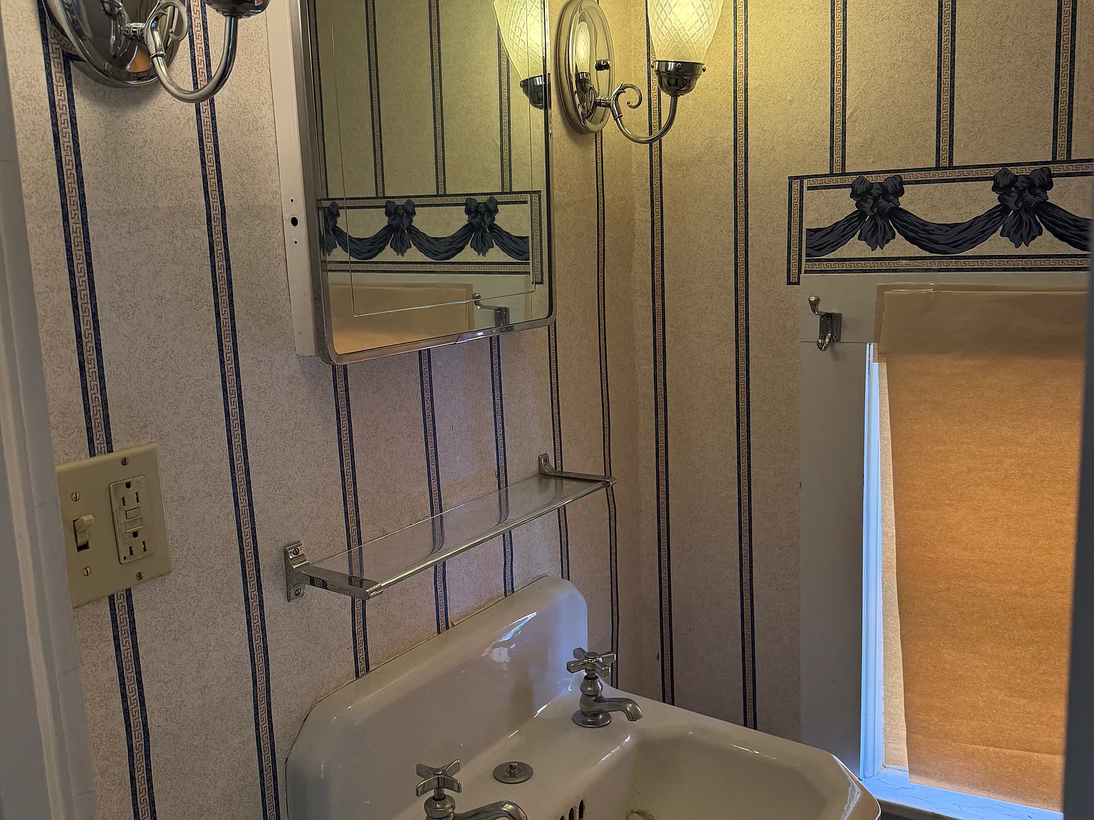 4 bed, 1880 sqft, $5,900 — Photo 4