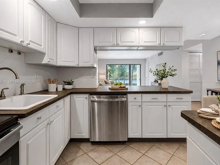 2322 S Cypress Bend Dr #311 — Photo 3
