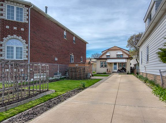 2nd image of 6736 W Forest Preserve Dr