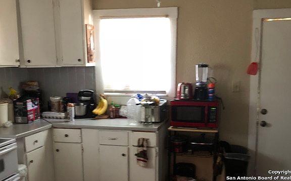 4th image of 3143 W Houston St