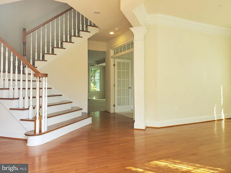 411 Greenebaum Ln — Photo 2