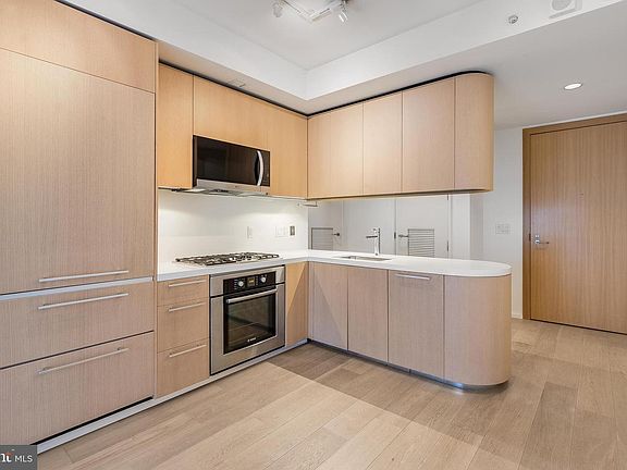 3rd image of 920 I St NW APT 812