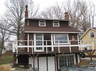 915 Portage Lakes Dr, Akron, OH