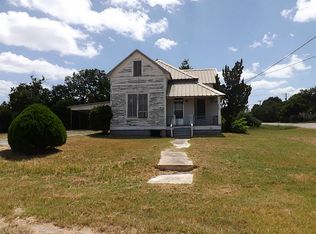 639 W Fairwinds St, Hallettsville, TX 77964