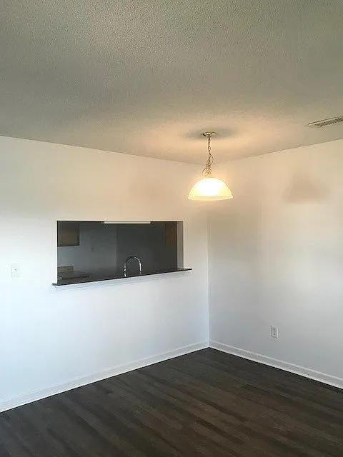 Building Photo - 204 A Cavalier Dr