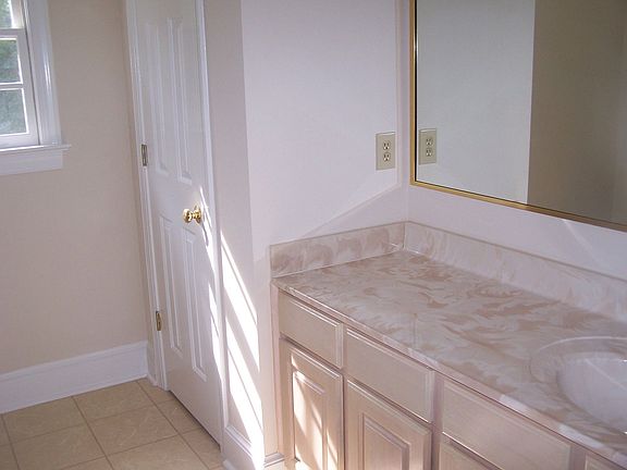5th image of 10007 Altamont Cir