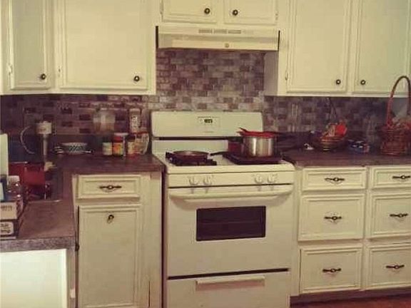 5th image of 2542 Avenue F