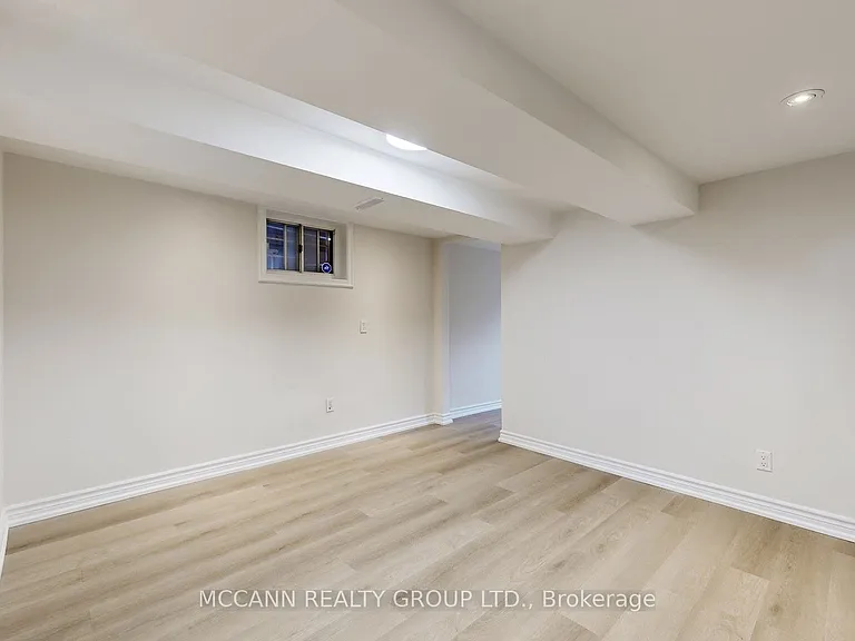 496 Northcliffe Blvd #BASEMENT — Photo 11