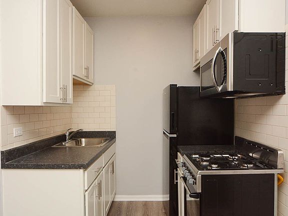 2nd image of 4031 N Kenmore Ave #114