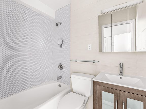 5th image of 111 3rd Ave APT 15G
