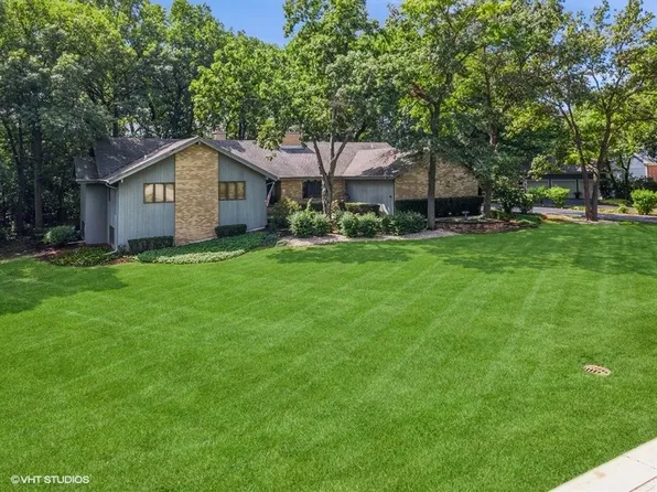 6 Tanglewood Ln, Hawthorn Woods, IL 60047