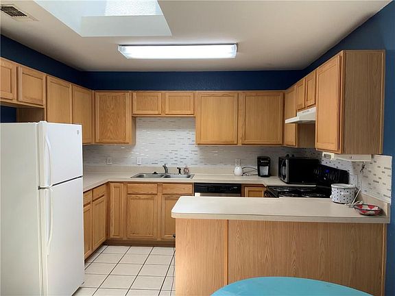 5th image of 270 Vaden Ave