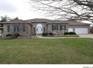715 Crestview Dr, Wood River, IL 62095
