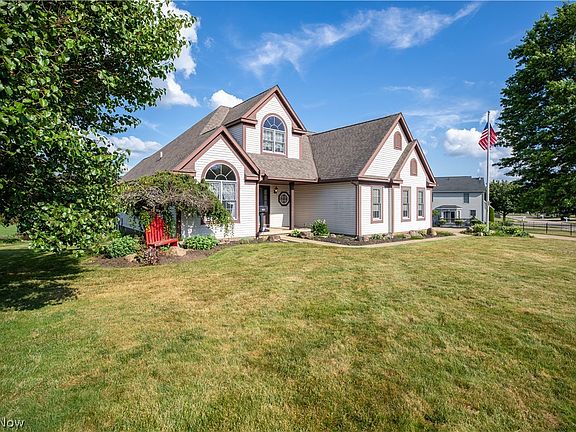 3rd image of 5972 Sunscape Dr NE