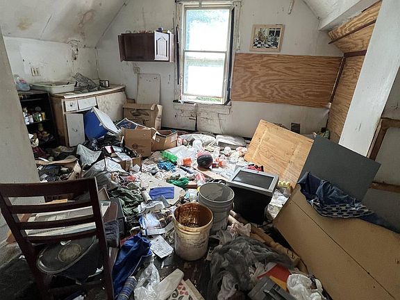 4th image of 3605 Roll Ave