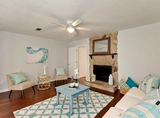 210 Poinsettia St, Atlantic Beach, FL 32233