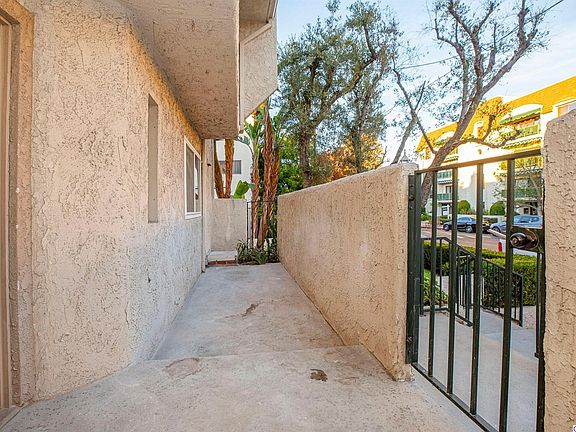 4th image of 5401 Zelzah Ave APT 123