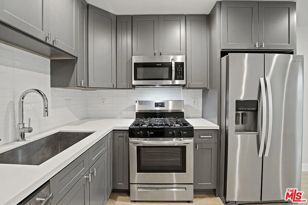 3314 S Mentone Ave — Photo 2