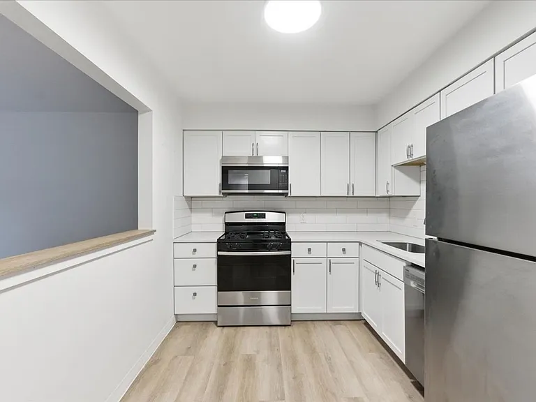 Fernshire Apartments — Photo 18