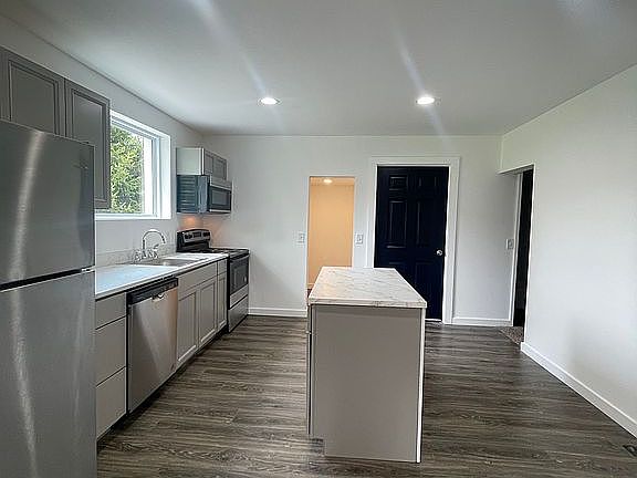 4th image of 227 W Johnson St