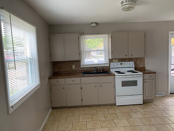 4th image of 2163 Lewis St #1