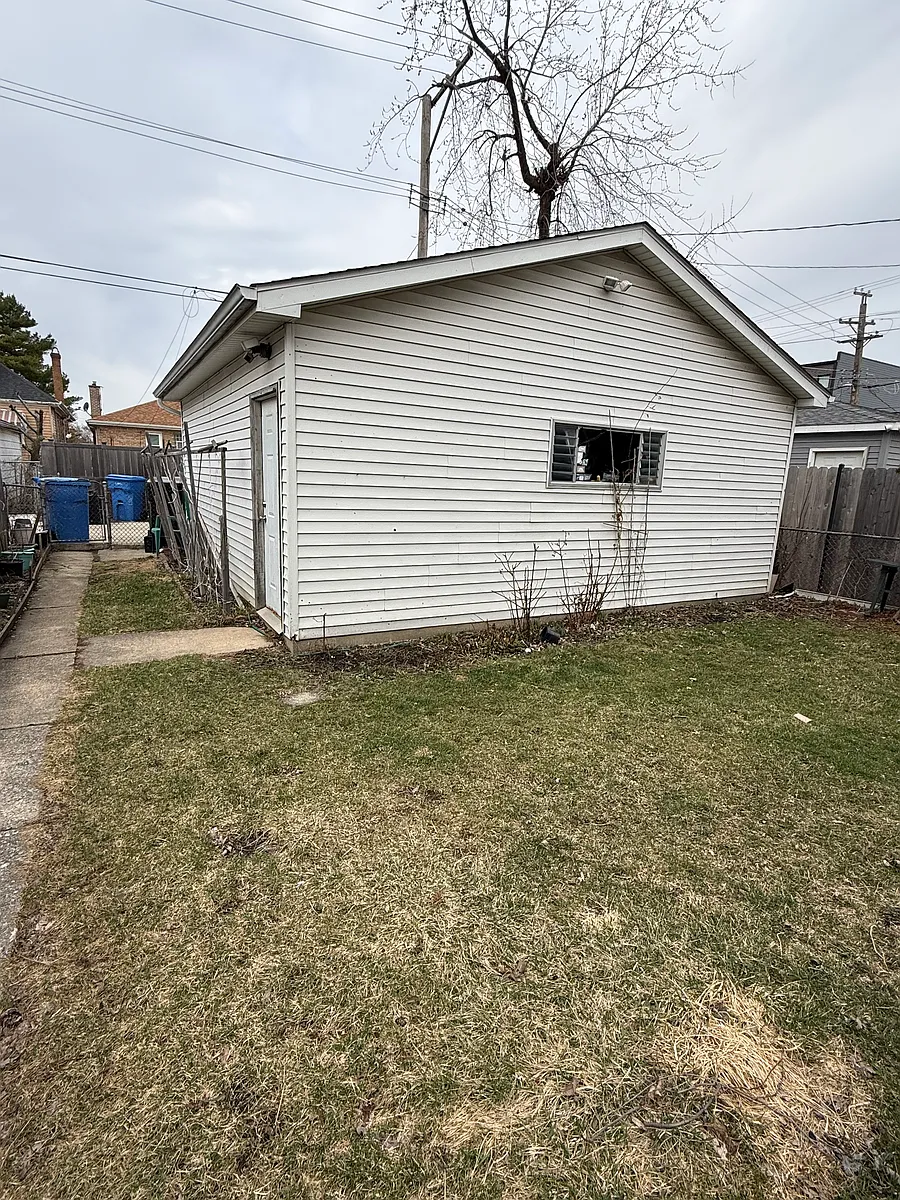 Building Photo - 3136 N Olcott Ave